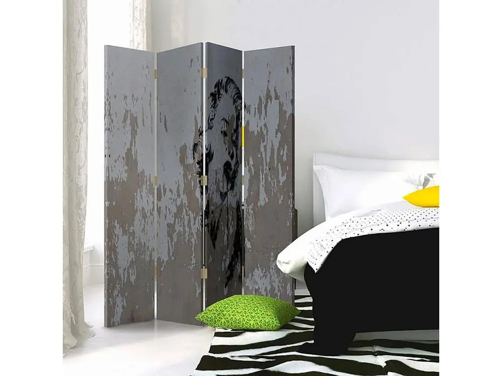 Paravent portrait d'une femme sur le mur 4 volets - 145 x 180 cm - 2 faces R° V° + rotation 360°