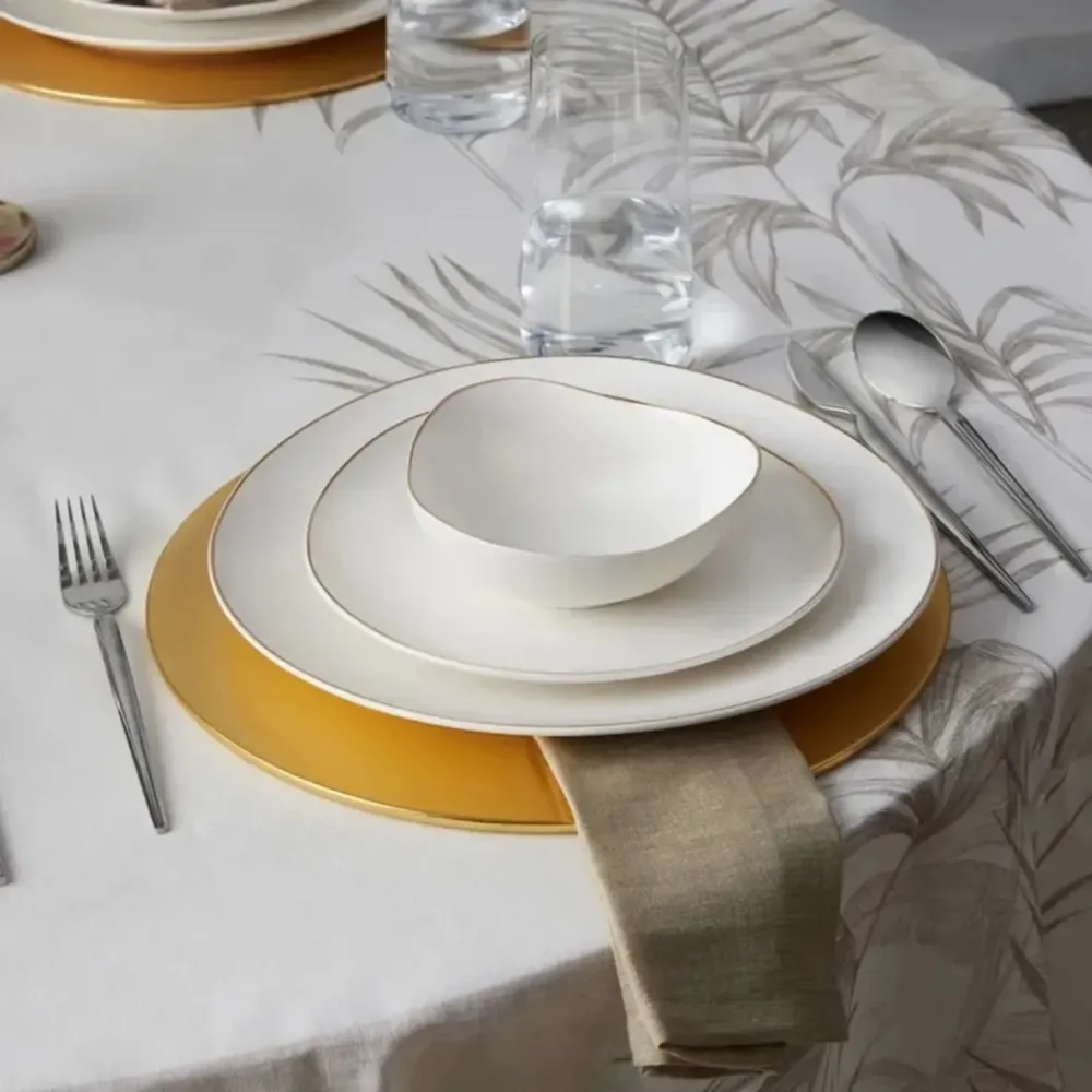 Service de table Karaca Middle Streamline pour 4 personnes, 12 pièces, Neuf Generation Bone, or