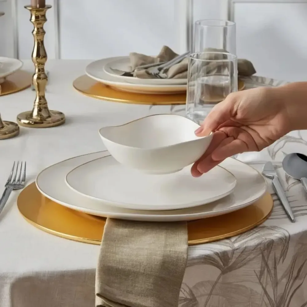 Service de table Karaca Middle Streamline pour 4 personnes, 12 pièces, Neuf Generation Bone, or