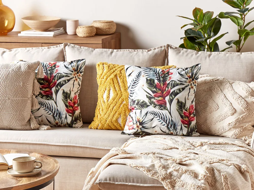 Velours Cushion Leaf Pattern 45 x 45 cm Green and Red EDELWEISS
