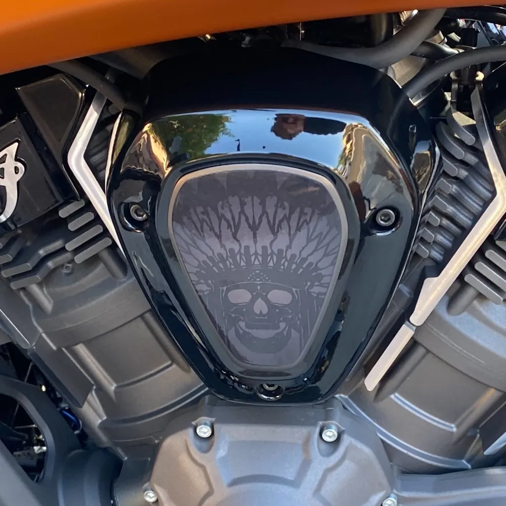 Autocollant Challenger V-Cover - Crâne Warbonnet Compatible avec la plupart des modèles