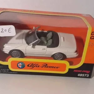 Alfa Roméo Spider blanche de 1989 avec Câbles de démarrage
