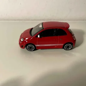 Fiat Abarth 500 rouge - Burago en Noir mat