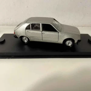 Haute Résistance Renault 14 grise de 1976 - VEREM référence 444