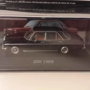 Mercedes 200 noire de 1968 avec Capteur de pression