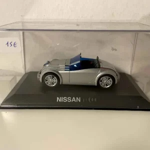 Nissan Jikoo grise avec Durée de vie prolongée