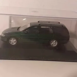 Opel Oméga verte foncée pour Véhicule