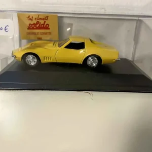 Professionnel Chevrolet Corvette jaune de 1968 (voiture américaine)