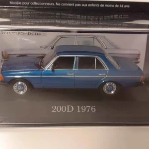 Professionnel Mercedes 200D bleue de 1976