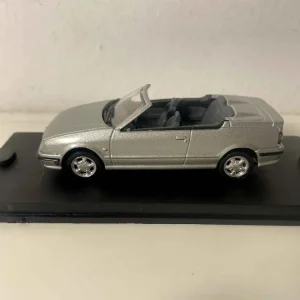 Renault 19 cabriolet grise (collection Voitures miniatures d'exception référence V 568) en Noir mat