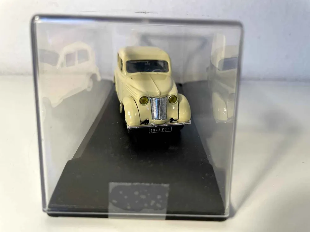 Renault Juvaquatre naturel de 1939