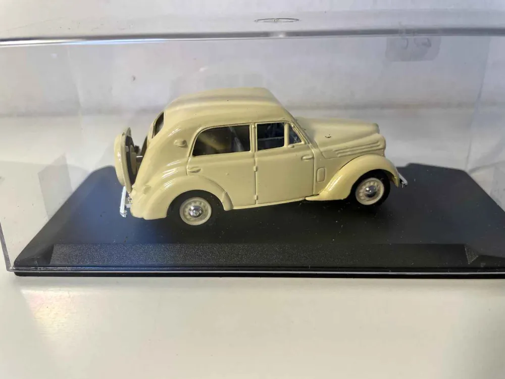Renault Juvaquatre naturel de 1939
