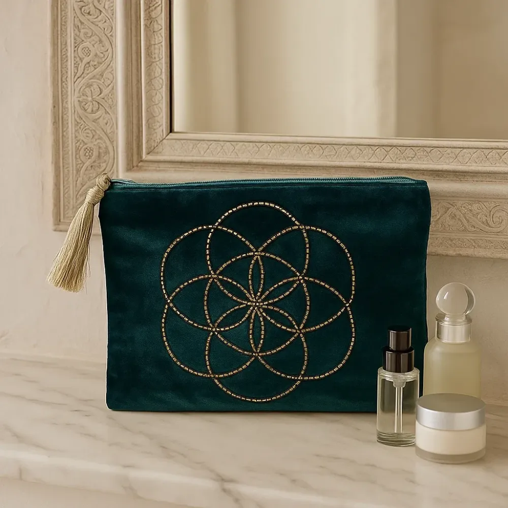 Pochette zippée en velours Bleu Pétrole | broderie Graine de Vie