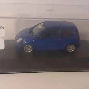 Citroën C2 bleue de 2003 (boite plexi) avec Garantie