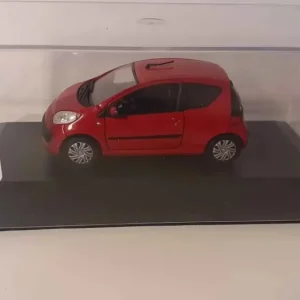 Support GPS moto Citroën C1 rouge de 2005 (boite plexi)