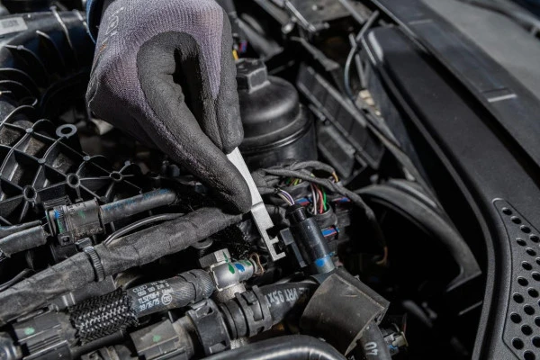 Outil de déverrouillage Hazet connecteurs VAG 130 mm 4675-1 se procurer à bas prix par Fiabilité
