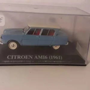 Citroën Ami 6 bleue et toit blanc cassé de 1961 (boite plexi)