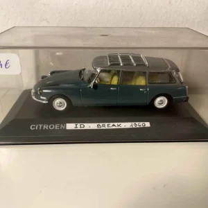 Citroën ID break verte foncée et toit gris avec galerie de 1960 (boite plexi)