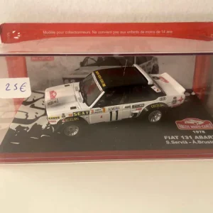 Fiat 131 Abarth blanche et toit noir numéro 11 - rallye de Monté-Carlo de 1978
