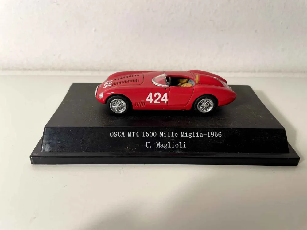 Osca MT4 1500 rouge numéro 424 - Mille Miglia de 1956 (collection Starline Models)