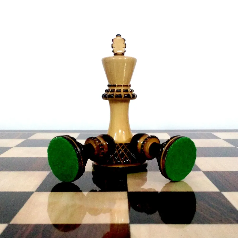 Jeu d'échecs sculpté Parker Staunton 3.9" - Pièces d'échecs uniquement - Buis laqué (brillant)