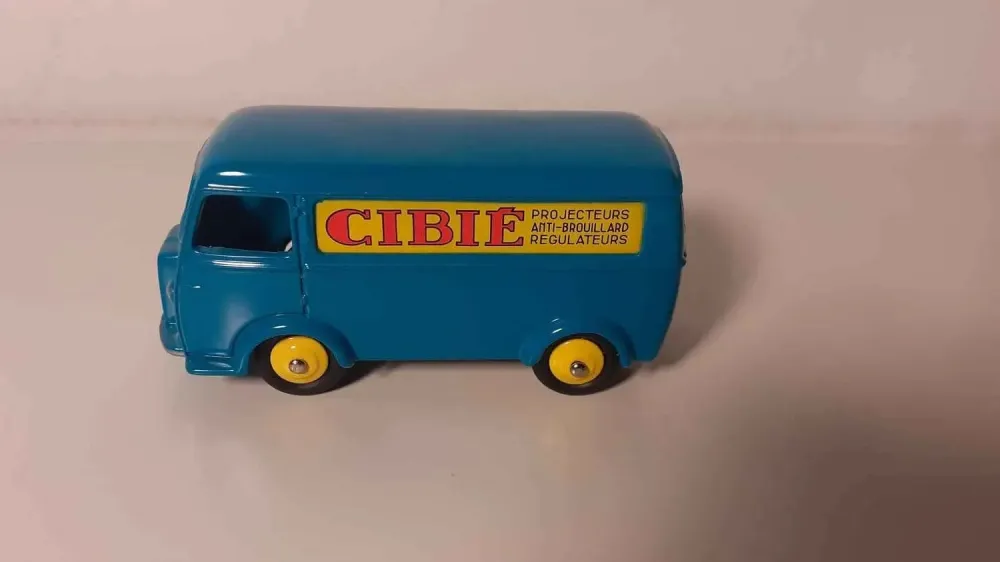 Peugeot D3A bleue avec publicité CIBIE Dinky-Toys (Editions Atlas)