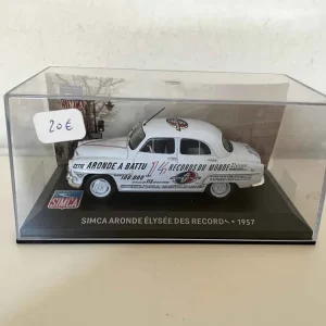 SIMCA Aronde Elysée des records bleue claire de 1957