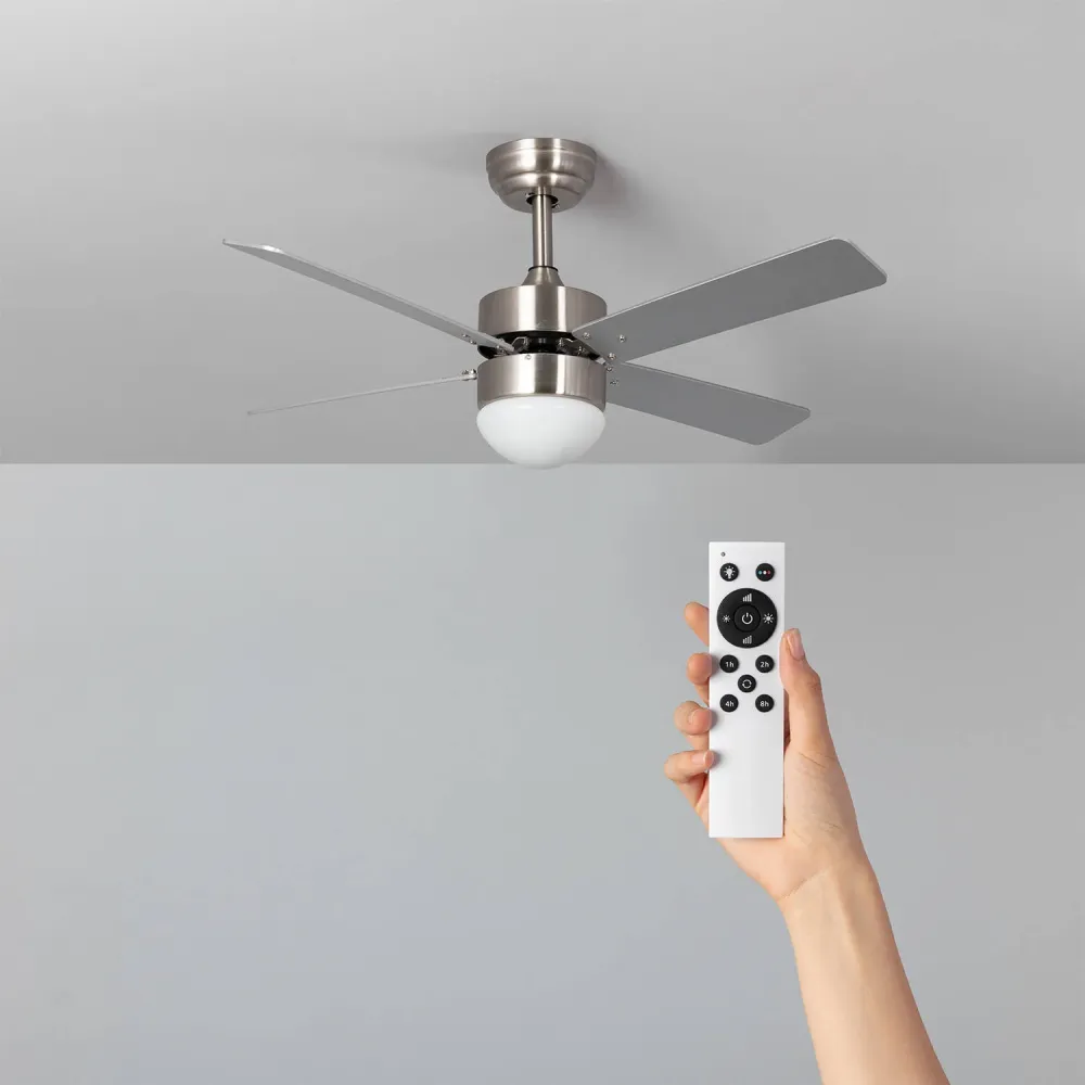 Ventilateur plafonnier Cygnus silencieux, moteur à répandu continu, diamètre 107 cm.