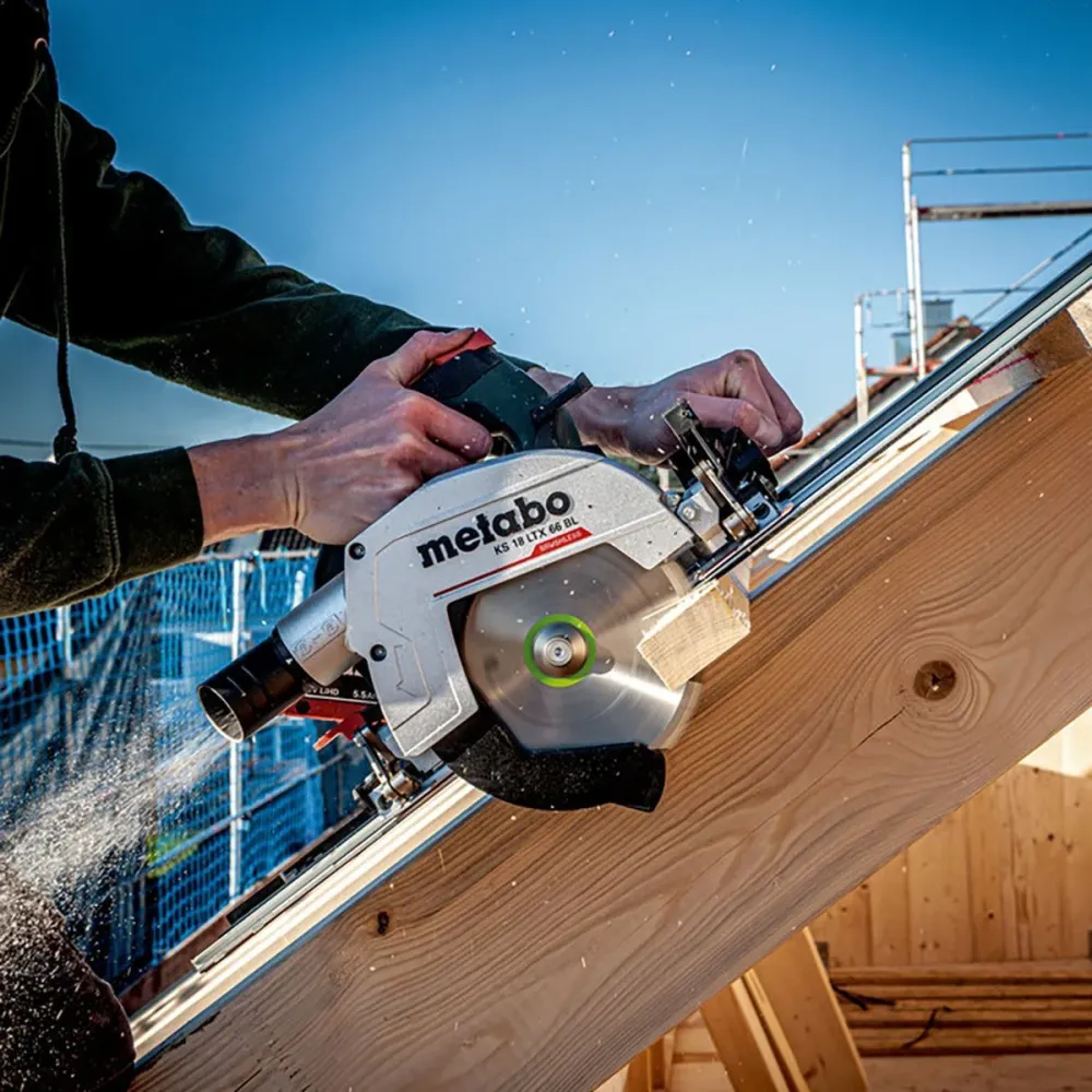 Housse de protection quad Metabo KS 18 LTX 66 BL 18V Brushless 165mm Circular Saw 1 x 8.0Ah Battery Charger & Metabox