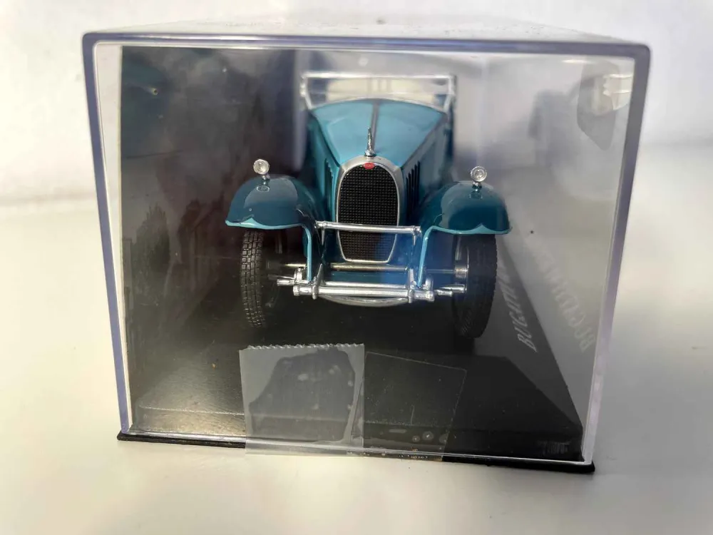 Bugatti 41 Royale Roadster bleu/vert de 1927 en acier inoxydable