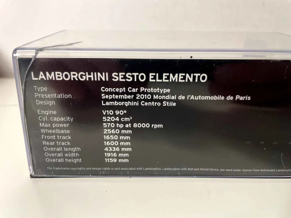 Lamborghini Sesto Elemento noire de 2010 pour amélioration performances