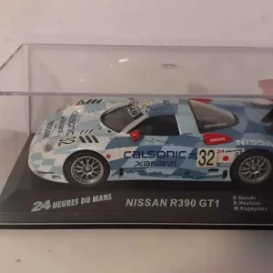 Nissan R390 GT1 bleue numéro 32 (24 heures du Mans de 1998) - 520