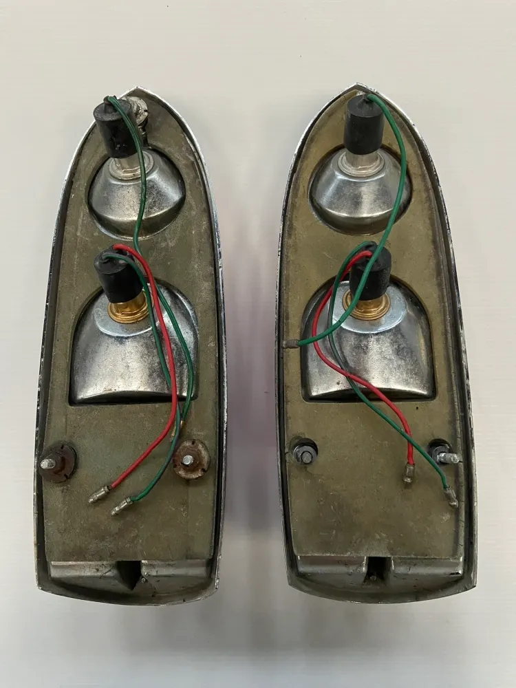 Pair rear lamps MGB. par Akrapovič