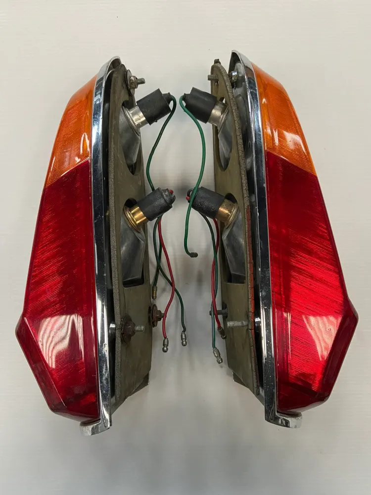 Pair rear lamps MGB. par Akrapovič