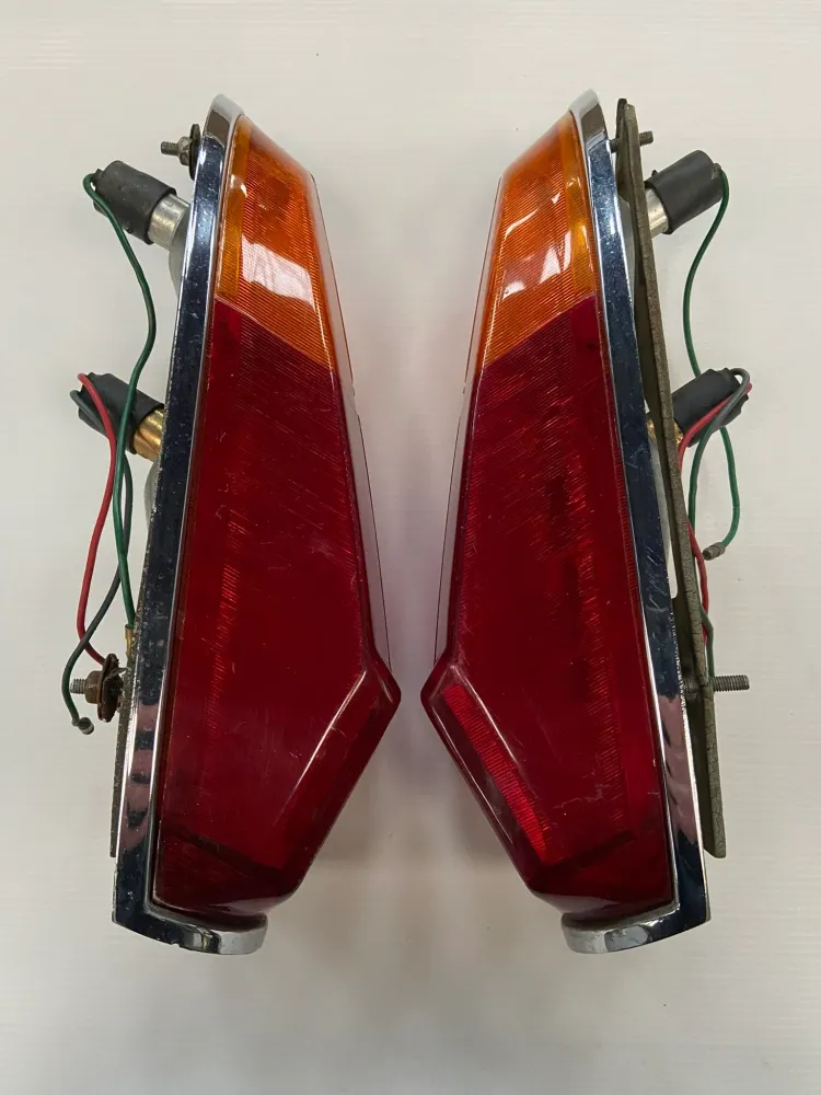 Pair rear lamps MGB. par Akrapovič