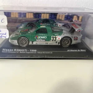Pneu tout-terrain quad Nissan R390GTI verte et grise numéro 33 (24 heures du Mans de 1998)