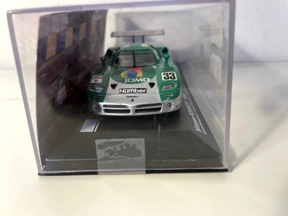 Pneu tout-terrain quad Nissan R390GTI verte et grise numéro 33 (24 heures du Mans de 1998)