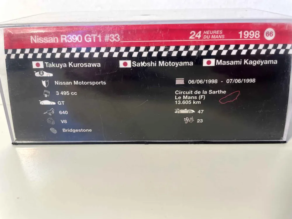 Pneu tout-terrain quad Nissan R390GTI verte et grise numéro 33 (24 heures du Mans de 1998)