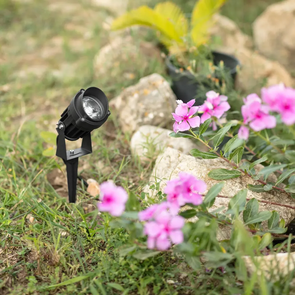 Pneu tout-terrain quad Projecteur LED 10W RGB Vetusta d'extérieur avec piquet de fixation