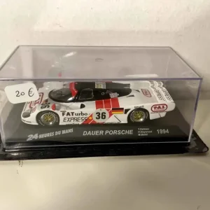 Racing Dauer Porsche blanche et rouge numéro 36 (24 heures du Mans de 1994)