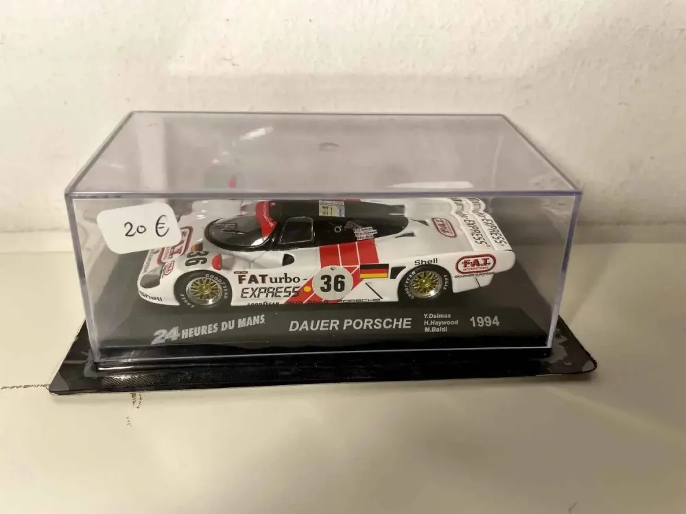 Racing Dauer Porsche blanche et rouge numéro 36 (24 heures du Mans de 1994)