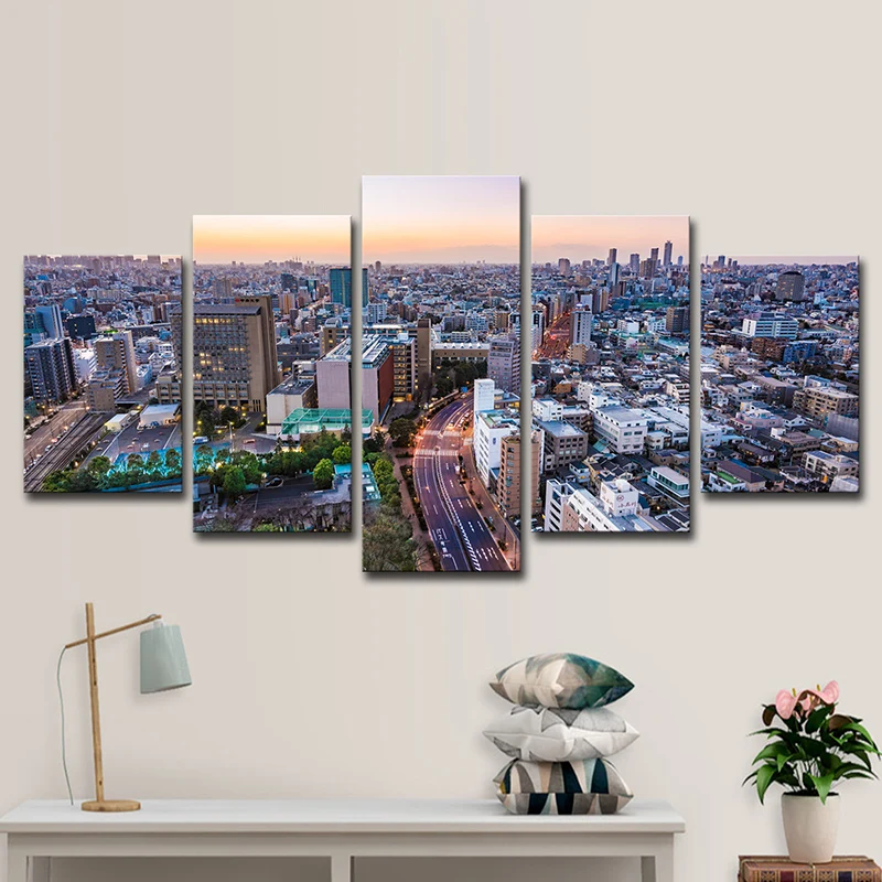 Toile violette multi-pièces avec vue sur l'horizon récent de Tokyo au début de la nuit, art mural pour la maison