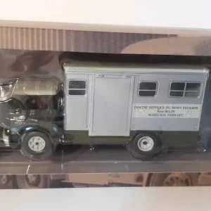 Camion BERLIET GBK de 1967 transport de chevaux "Centre hippique du Mont Feulson" (camion gris et vert fort foncé)