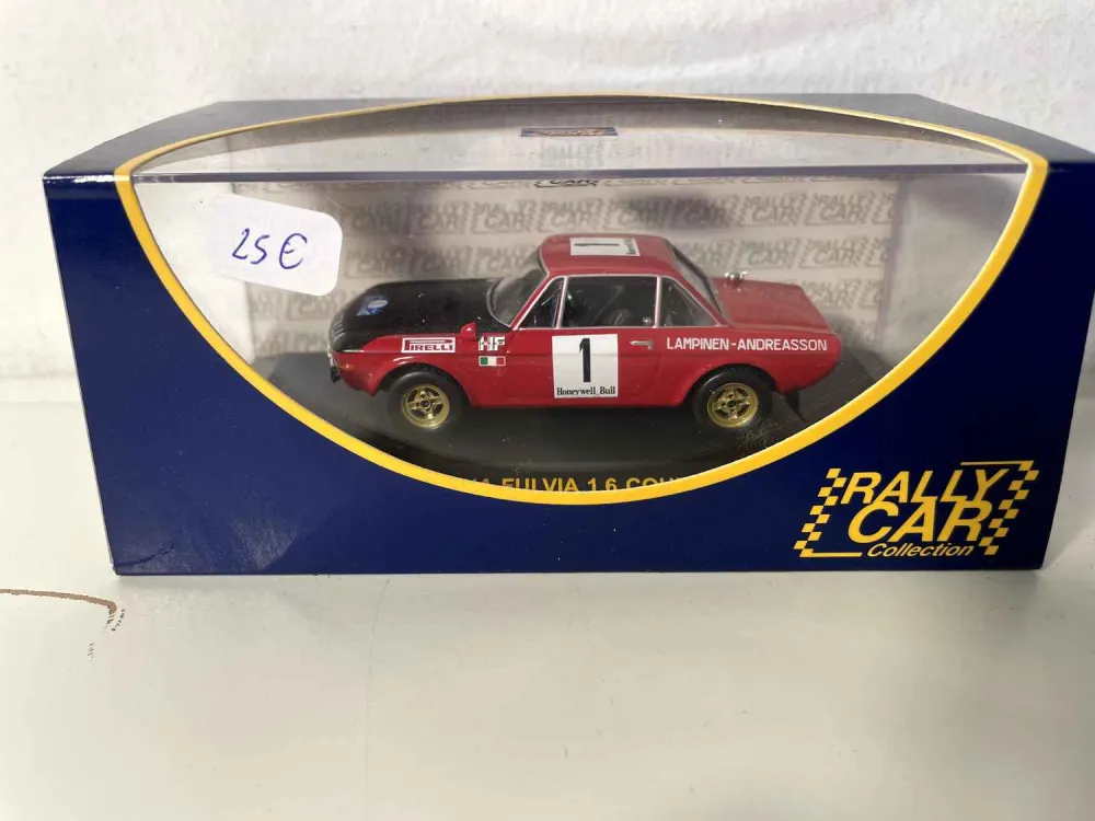 Bâche de protection Lancia Fulvia 1.6 coupé HF rouge et noire numéro 1 rallye du Maroc de 1972 (collection Rally Car)