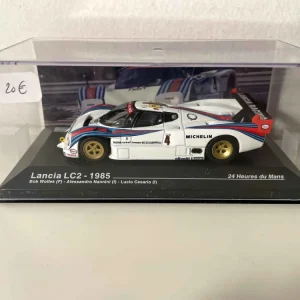Filet de sécurité Lancia LC2 blanche, bleue et rouge numéro 4 (24 heures du Mans de 1985)