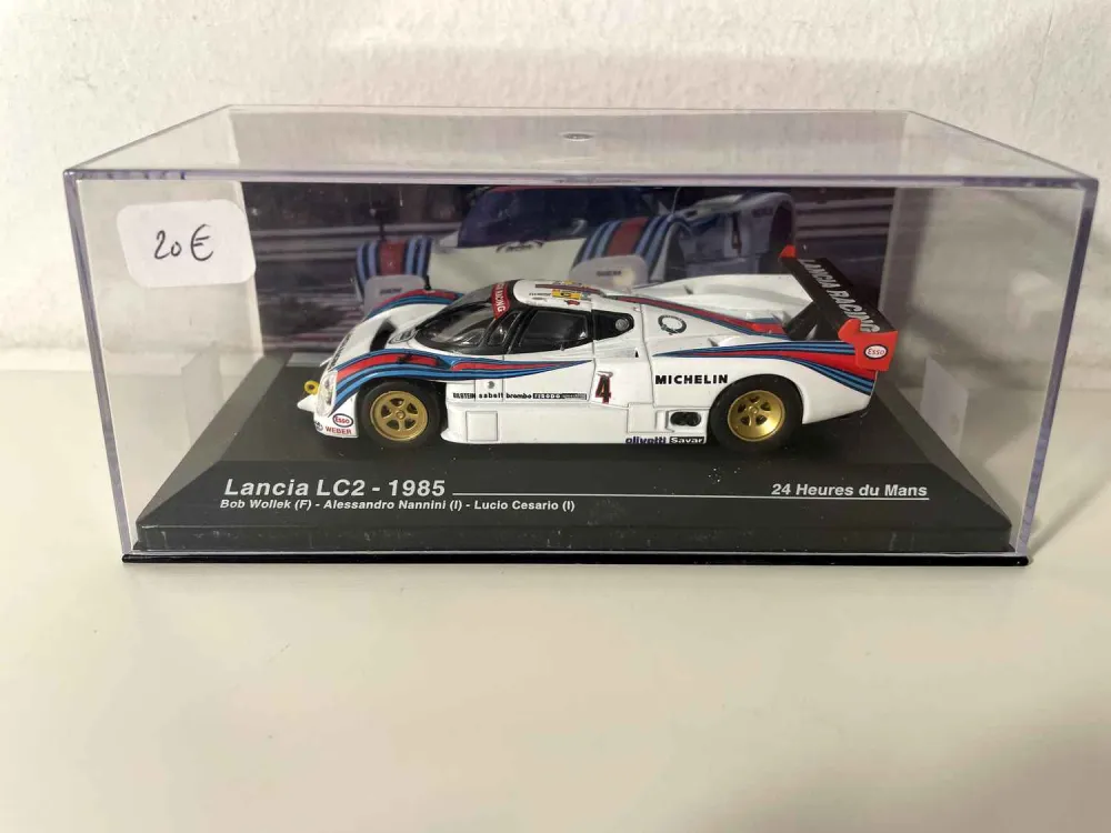 Filet de sécurité Lancia LC2 blanche, bleue et rouge numéro 4 (24 heures du Mans de 1985)