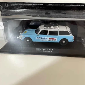 Citroën ID 19 Break bleue ciel et toit gris avec galerie de 1970 - Citroën Sport