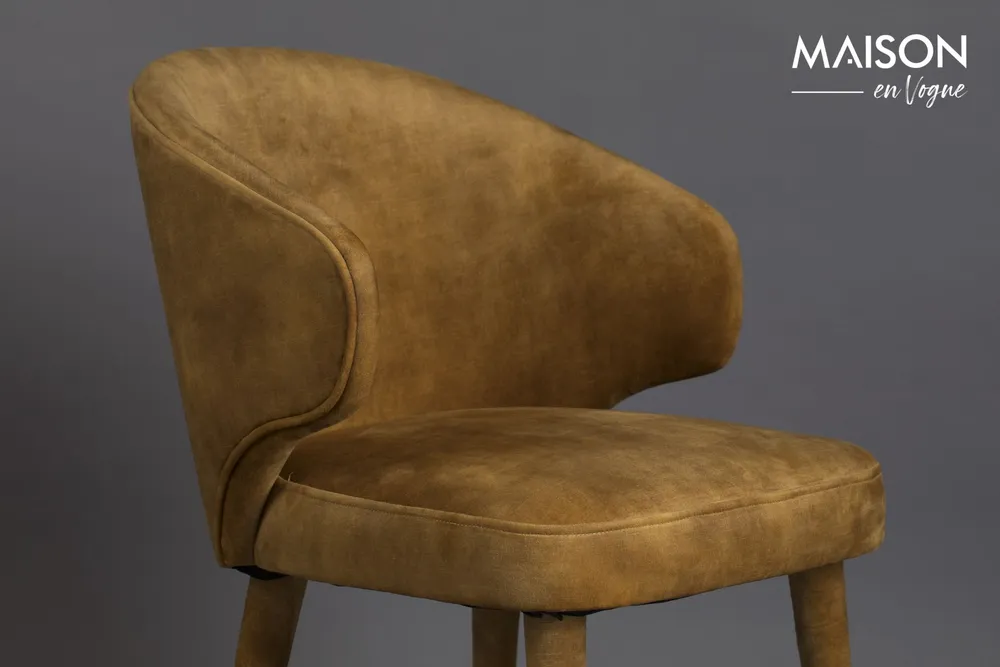 Chaise en velours ocre Lunar DutchBone - Un confort d'assise idéal
