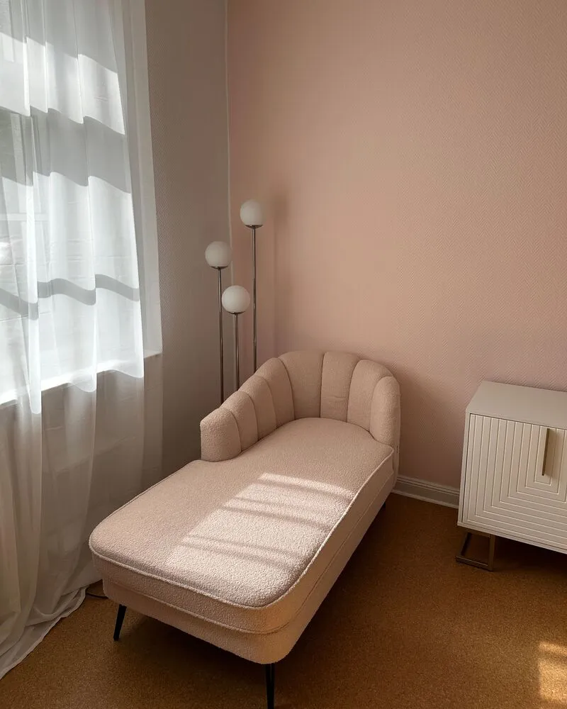 Right Hand Boucle Chaise Lounge Light Naturel ALLIER
