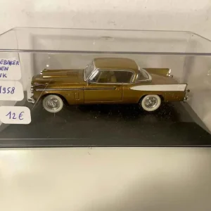 Studebaker Golden Hawk marron doré de 1958 (voiture américaine) - boite plexi Compatible avec la plupart des modèles